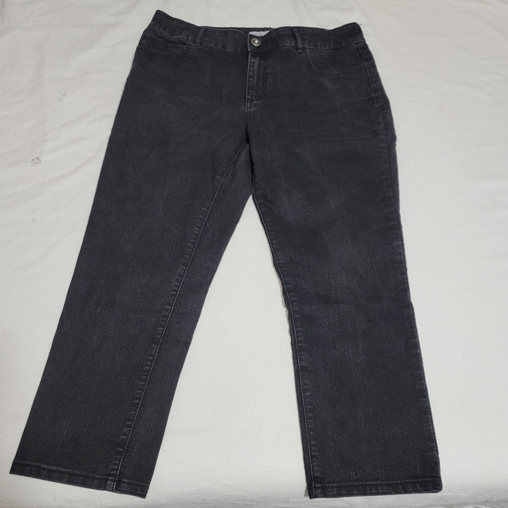 Chico's Platinum Denim Capri Black Staight w/ Clear Stone Front Button Sz 1 (32)